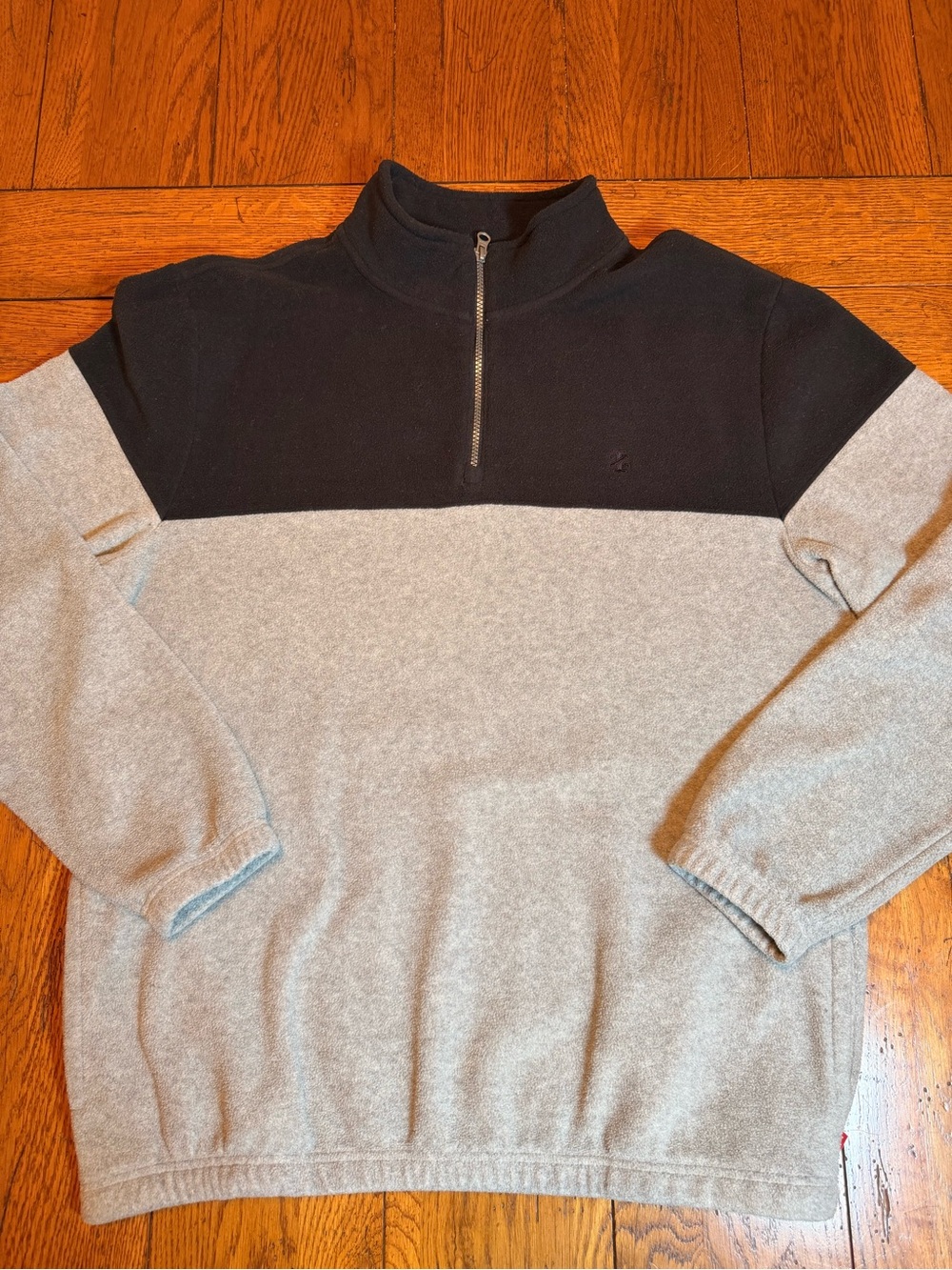 Izod Men's Two-Tone Half-Zip Pullover in Black and Light Gray